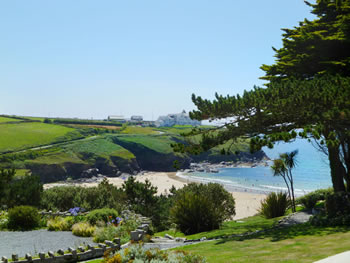 Cornwall Seaside Cottages Overlooking The Beach And Sea Seaside